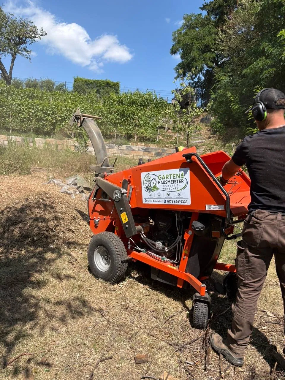 Häckseln von Ästen mit eigener Maschine