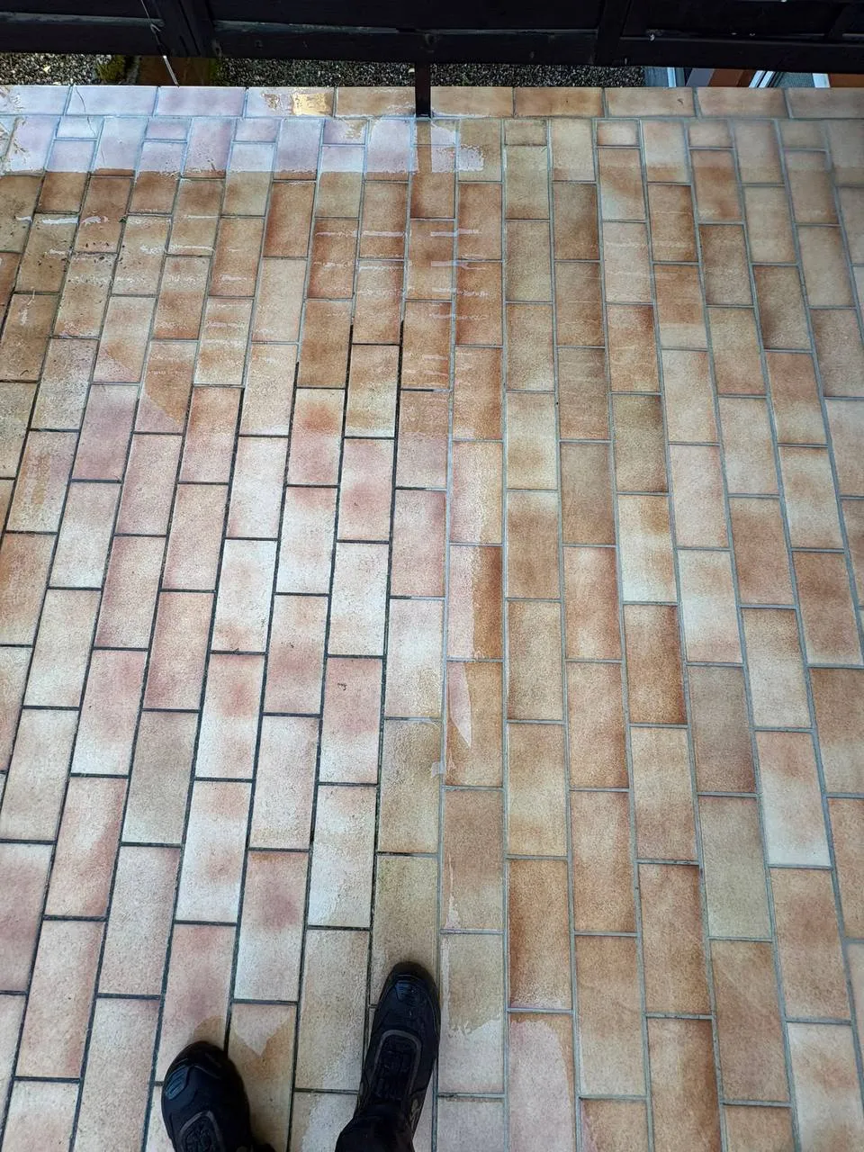 Terrasse: gereinigt und ungereinigt im direkten Vergleich