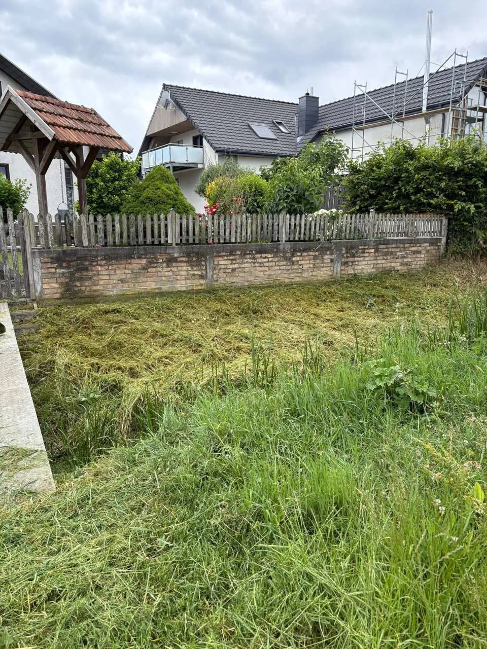 Nachher: Verwilderte Wiese frisch gemäht